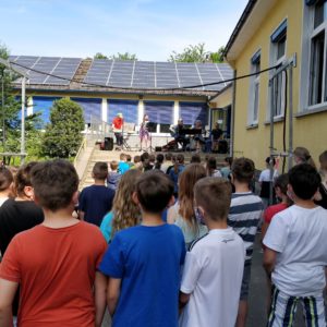 Livemusik auf unserem Schulhof- Liederfest auf Tour
